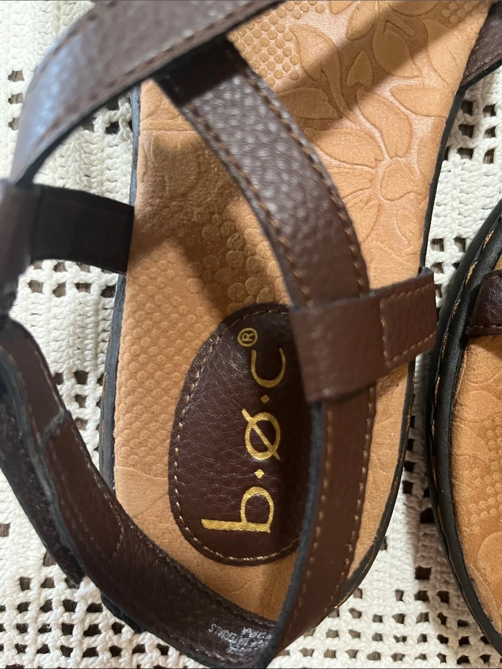 b.o.c. Brown Leather-Look Crossover Strap Sandals women’s size 8